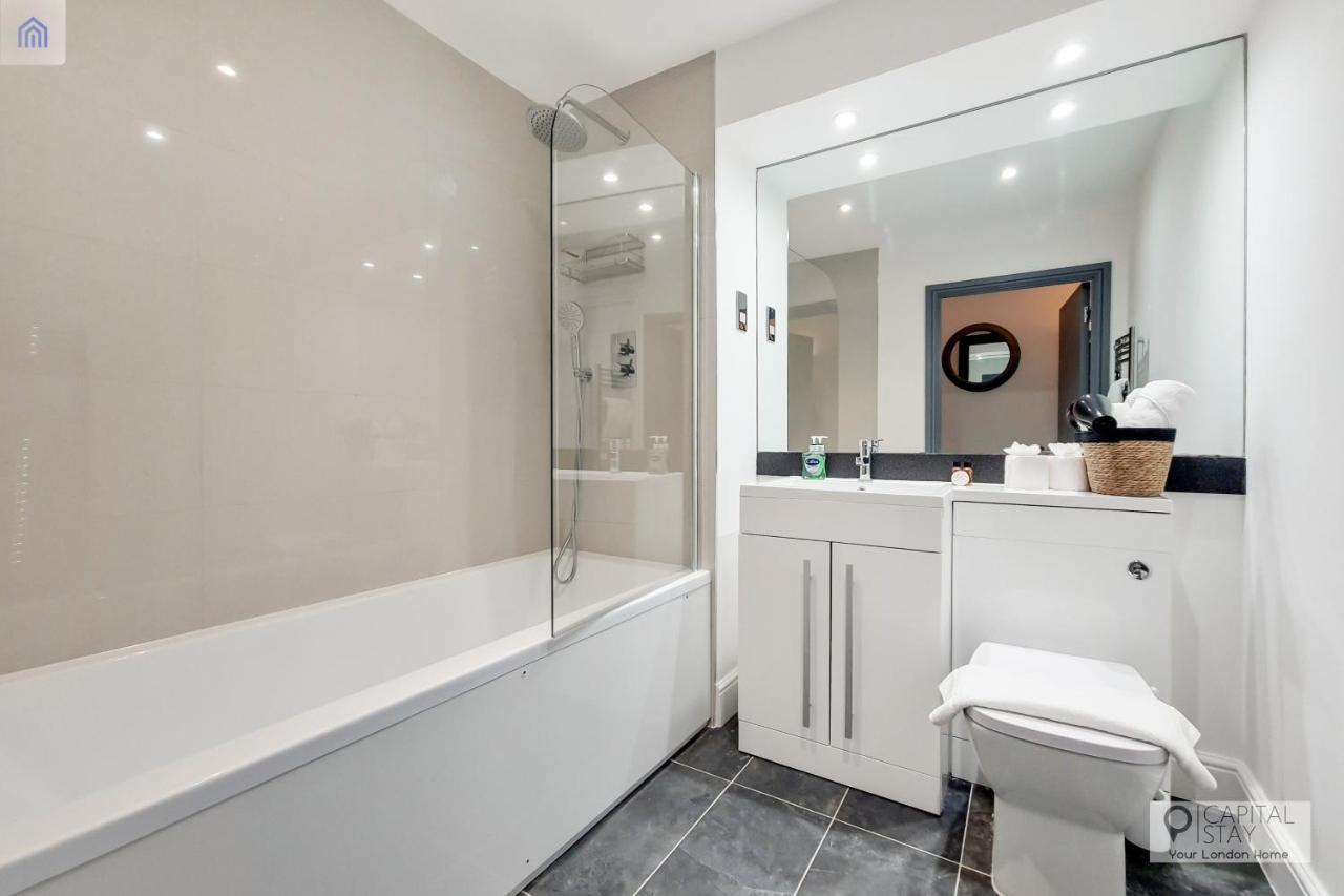 Free Parking - Stylish Three Bedroom Apartment By London Excel Dış mekan fotoğraf
